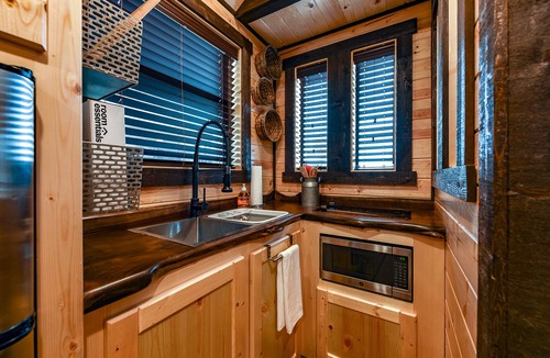 Caldwell House | Beautiful Country-Themed Tiny House 145