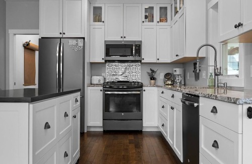 Williamsburg House | Beautiful country setting close to it all! Pets OK
