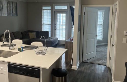Northlake Apartment | Beautiful couples getaway w/ private chef