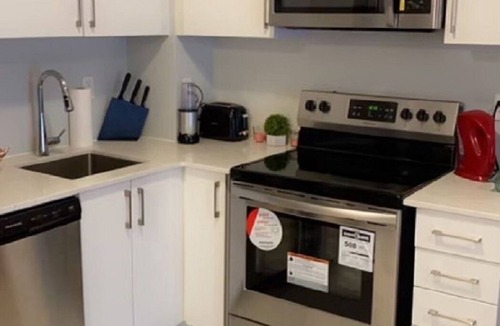 Etobicoke Condo | Beautiful cozy 1 bedroom condo in the heart of Toronto