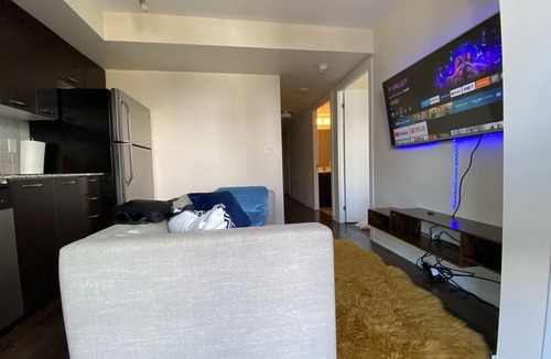 Beaconsfield Village Condo | Beautiful Cozy 1-BR Condo unit + Balcony
