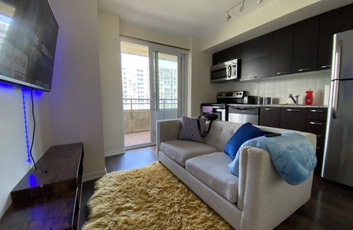 Beaconsfield Village Condo | Beautiful Cozy 1-BR Condo unit + Balcony