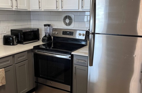 Forest Park Apartment | BEAUTIFUL COZY APARTMENT