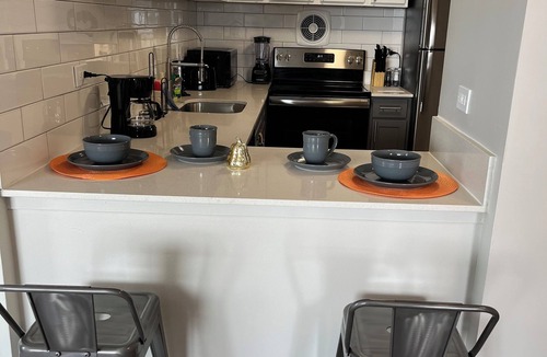 Forest Park Apartment | BEAUTIFUL COZY APARTMENT