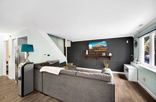 Cedar Lake House | Beautiful Cozy Cottage on Cedar Lake