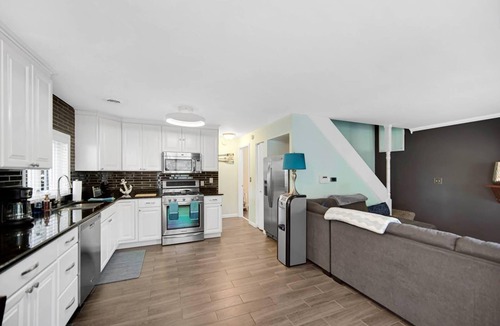 Cedar Lake House | Beautiful Cozy Cottage on Cedar Lake