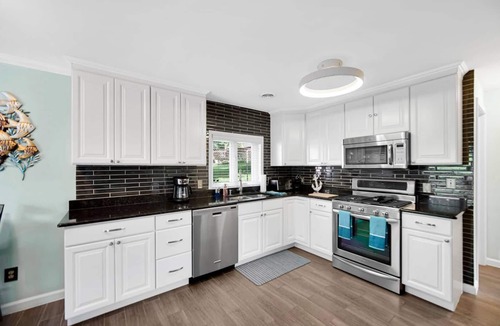 Cedar Lake House | Beautiful Cozy Cottage on Cedar Lake