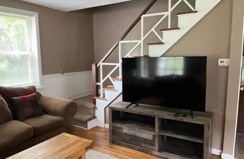 Rochester House | Beautiful Cozy Home Away From Home.
