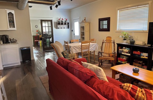 Fairview Cottage | Beautiful Cozy Immaculate cottage