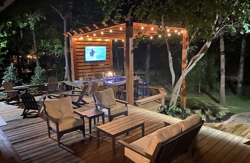 Whispering Hills Cabin | Beautiful, cozy lakehouse w/guesthouse, amazing outdoor living & boathouse!