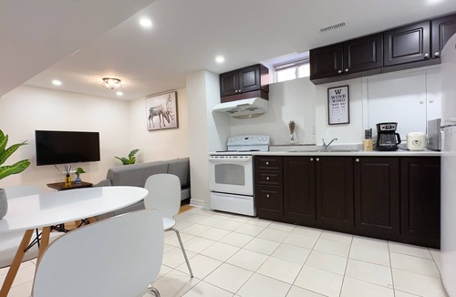 Unionville Apartment | Beautiful Cozy Private Entry Basement Apartment