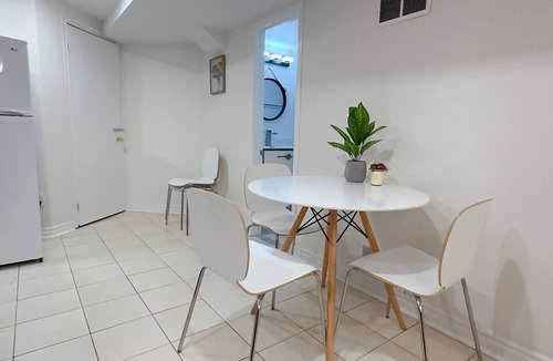 Unionville Apartment | Beautiful Cozy Private Entry Basement Apartment