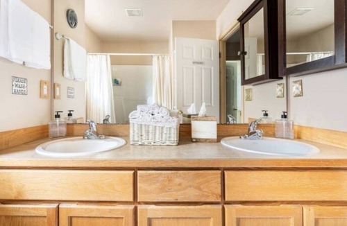 Holly House | BEAUTIFUL COZY ROOM