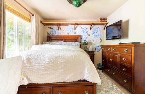 Holly House | BEAUTIFUL COZY ROOM