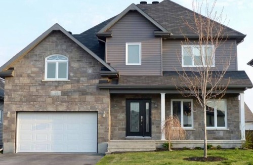 Rockland House | Beautiful cozy single House in Rockland ,ONTARIO which is 35 min from Ottawa.