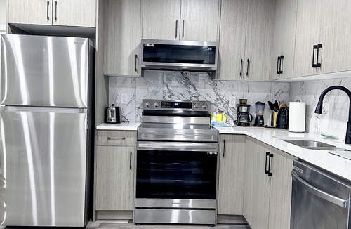 Calgary Apartment | Beautiful Cozy Spacious Suite