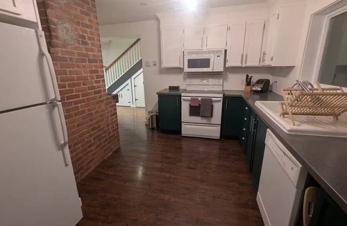 St. John's Apartment | Beautiful cozy stay on Mount Royal
