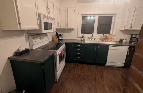 St. John's Apartment | Beautiful cozy stay on Mount Royal