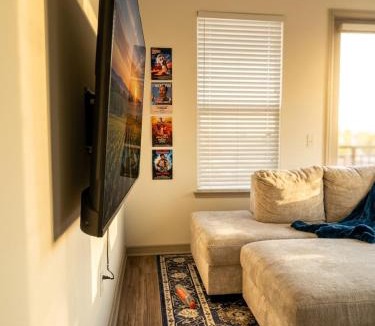 Las Colinas Apartment | Beautiful Cozy Suite | Gym & Pool | DART Access