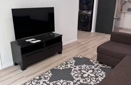 Whitby Apartment | Beautiful Cozy Walkout Basement Apartment
