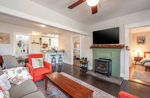 University Heights House | Beautiful Craftsman - 5 Min to Zoo - 92 Walk Score