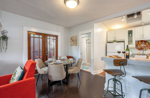 University Heights House | Beautiful Craftsman - 5 Min to Zoo - 92 Walk Score