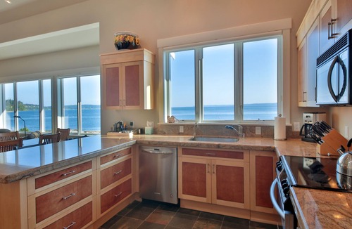 Clinton House | Beautiful, custom 4 bedroom beachfront home on Sunlight Beach, Useless Bay.