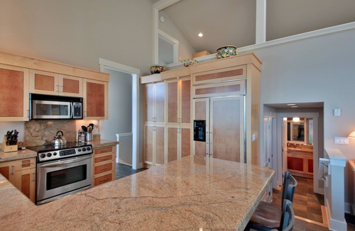 Clinton House | Beautiful, custom 4 bedroom beachfront home on Sunlight Beach, Useless Bay.