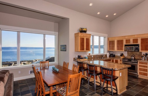 Clinton House | Beautiful, custom 4 bedroom beachfront home on Sunlight Beach, Useless Bay.