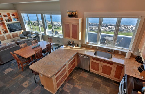 Clinton House | Beautiful, custom 4 bedroom beachfront home on Sunlight Beach, Useless Bay.