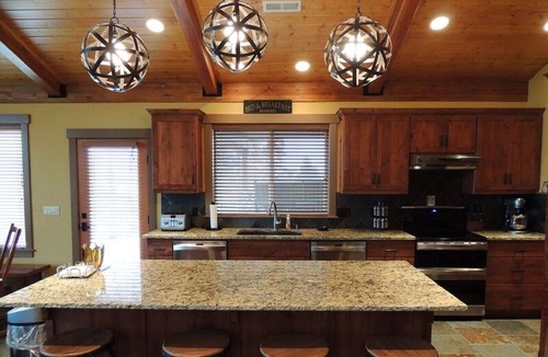 Davenport House | Beautiful Custom Home at Lake Roosevelt 2 Private Acres! Awesome Views! 12+