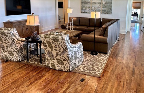Sulphur House | Beautiful custom home on Moss Lake