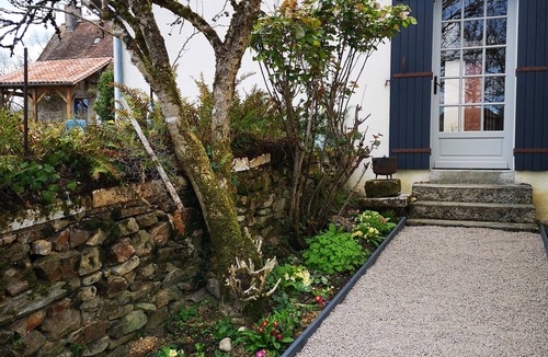 Saint-Jory-de-Chalais House | Beautiful detached 2 bedroom farmhouse