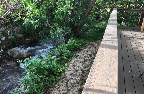 Broadmoor Cabin | Beautiful deck DIRECTLY on CREEK! CENTRAL AIR Walk to the Broadmoor