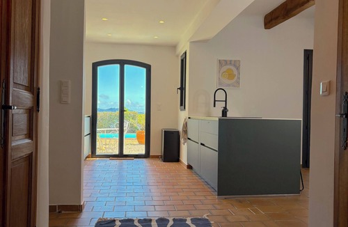 La Cadiere-d'Azur Villa | Beautiful detached villa on one level with pool, view and charging station!