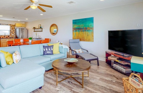 Acapulco Village House | Beautiful, Dog-Friendly, Beachfront Home w/ Free WiFi, AC, & Washer/Dryer