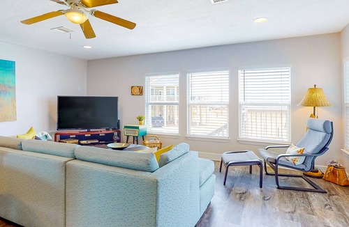 Acapulco Village House | Beautiful, Dog-Friendly, Beachfront Home w/ Free WiFi, AC, & Washer/Dryer