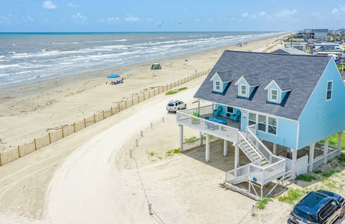 Acapulco Village House | Beautiful, Dog-Friendly, Beachfront Home w/ Free WiFi, AC, & Washer/Dryer