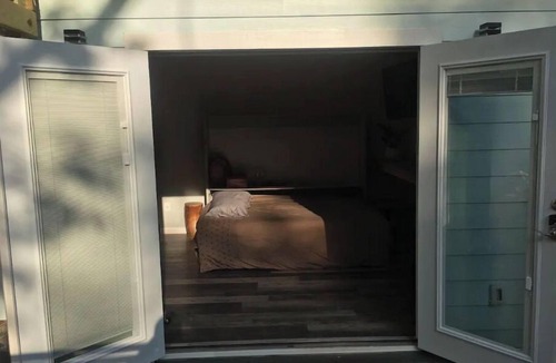 Wise Apartment | Beautiful Dog Friendly Tiny Home!