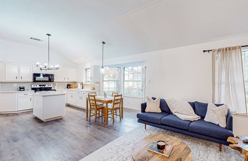 Buda House | Beautiful dog-friendly home with fireplace, large yard, hammock, W/D, and AC