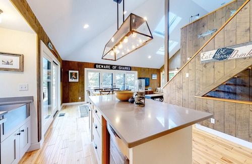 Chilmark House | Beautiful dog-friendly home with water view, balcony & washer/dryer