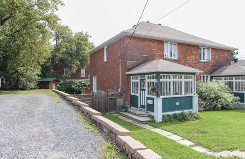 Sudbury House | Beautiful Downtown 3 bedroom Century Home -B