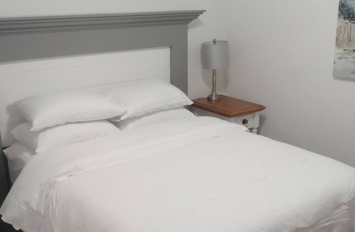 New London Apartment | Beautiful Downtown Apartment Near Entertainment and Dining