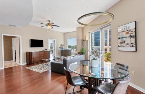 South Eola House | Beautiful Downtown Condo 1 Bed 1 Bath