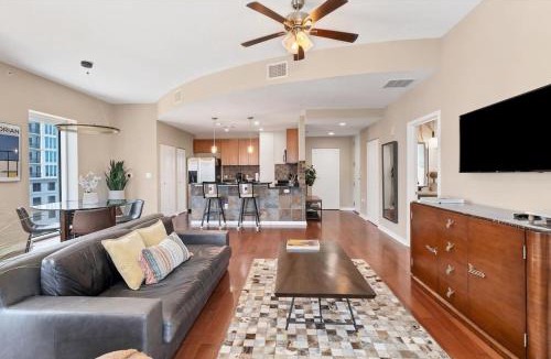 South Eola House | Beautiful Downtown Condo 1 Bed 1 Bath