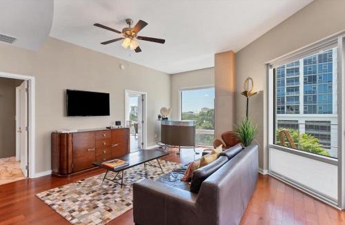 South Eola House | Beautiful Downtown Condo 1 Bed 1 Bath