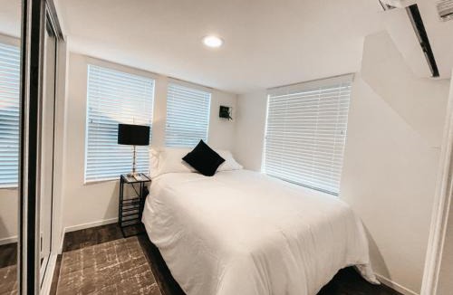 Old Southwest Apartment | Beautiful Downtown Cottage Onyx