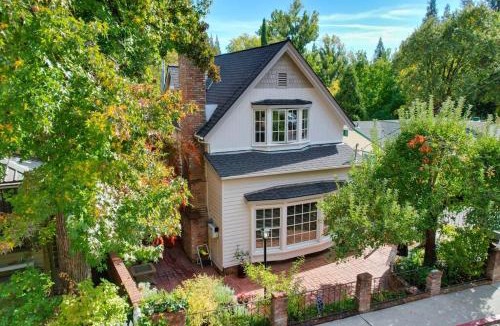Nevada City House | Beautiful Downtown Home