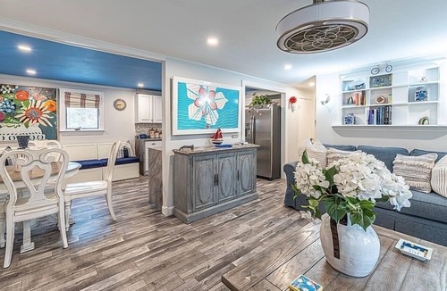 Lagoon Heights House | Beautiful downtown Oak Bluffs!