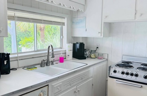 Crescent Beach Apartment | Beautiful duplex near the beach